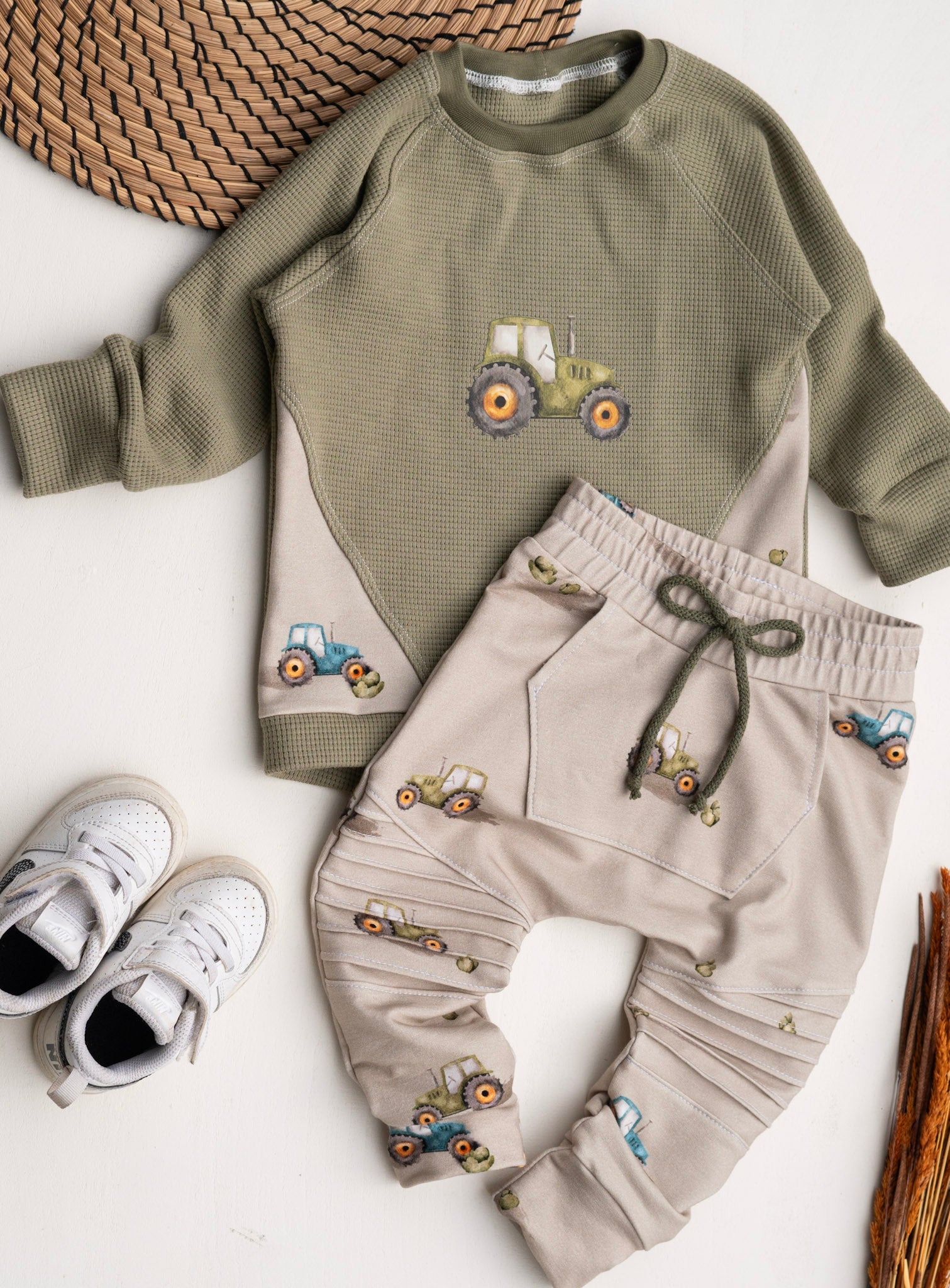 Sweater und Hose mit Biesen in Wunschgrösse und Farbe