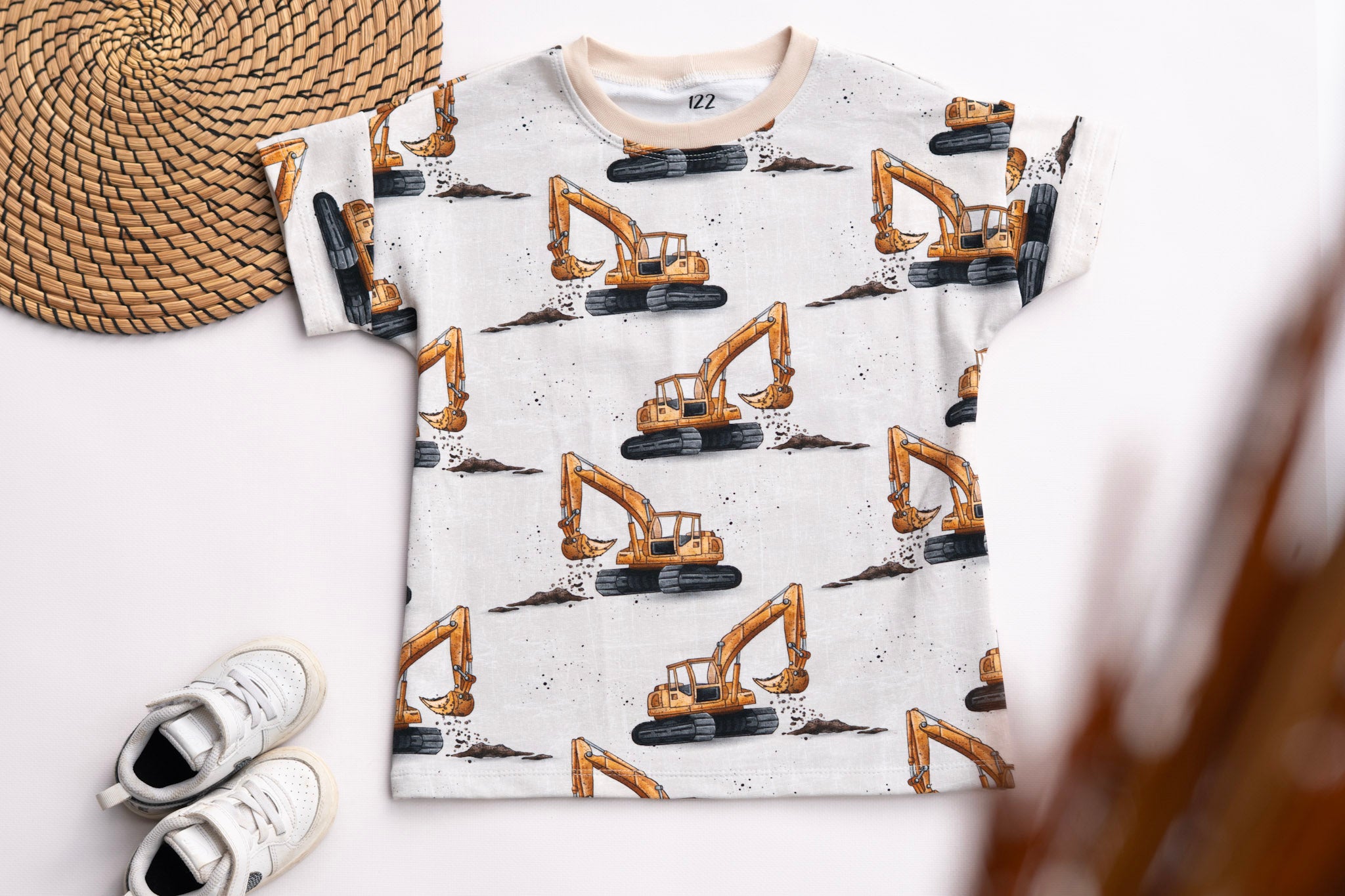 Kurzarmshirt mit Bagger in der Grösse 122