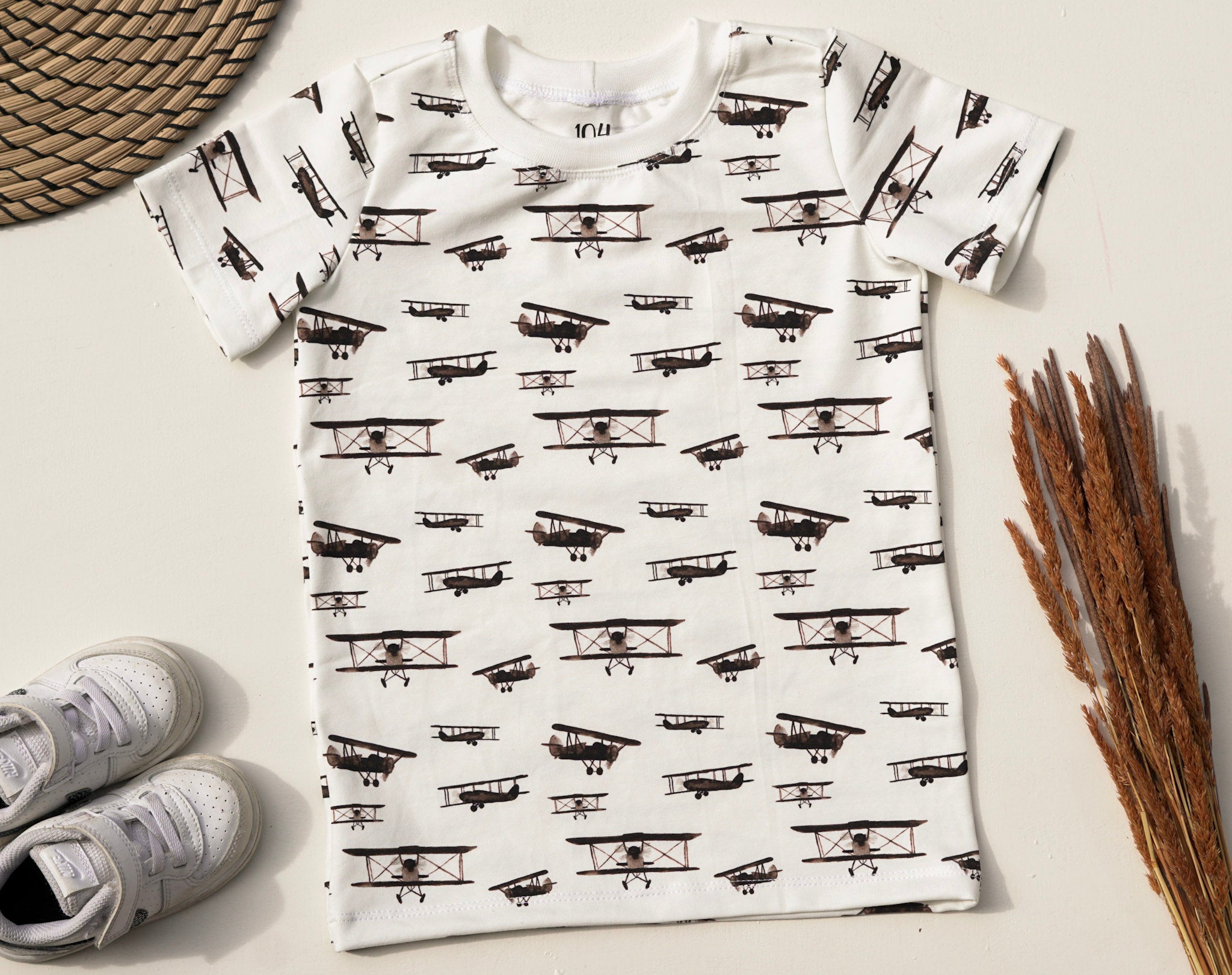 T-Shirt mit Flieger in der Grösse 104