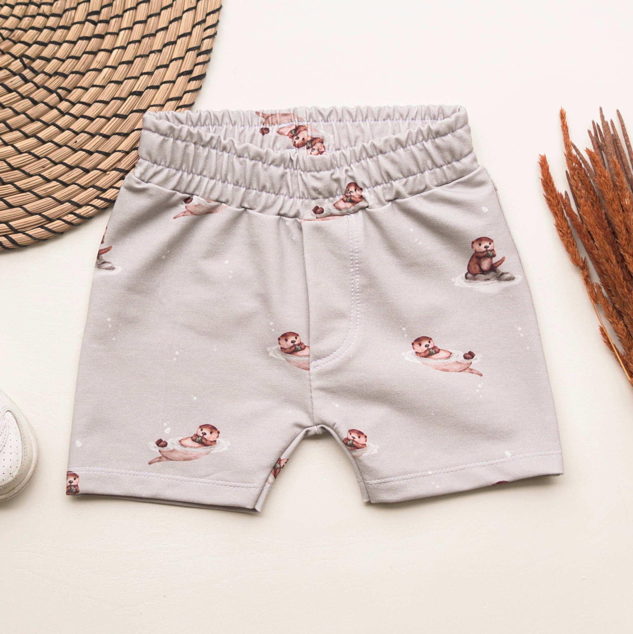 Baggyshorts mit süssem Ottermotiv Grösse 92