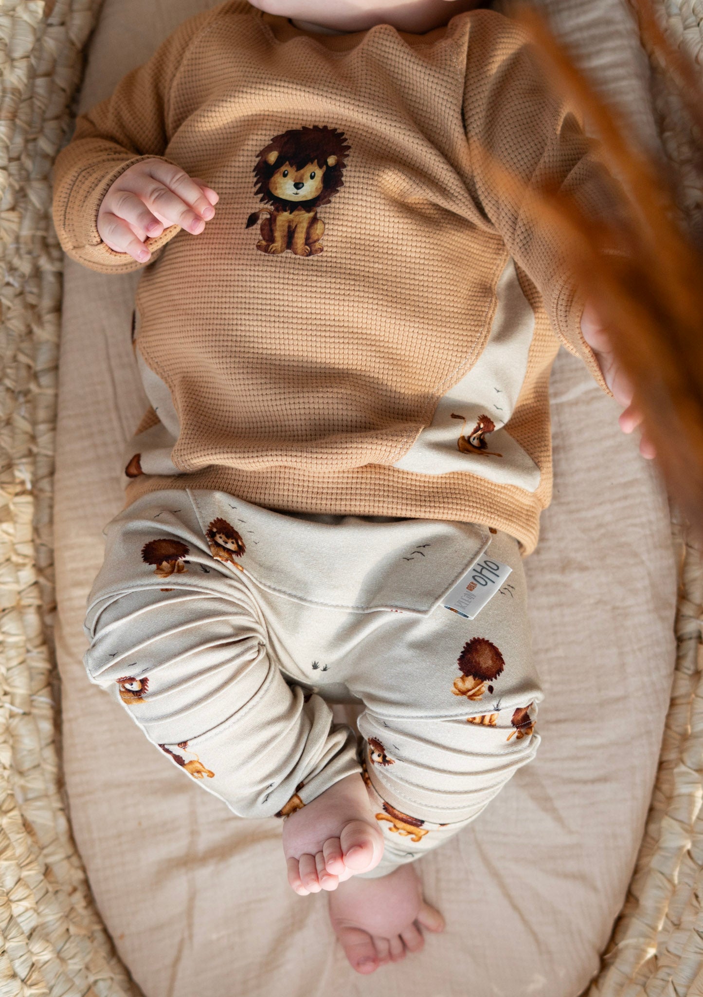 Sweater und Hose mit Biesen in Wunschgrösse und Farbe