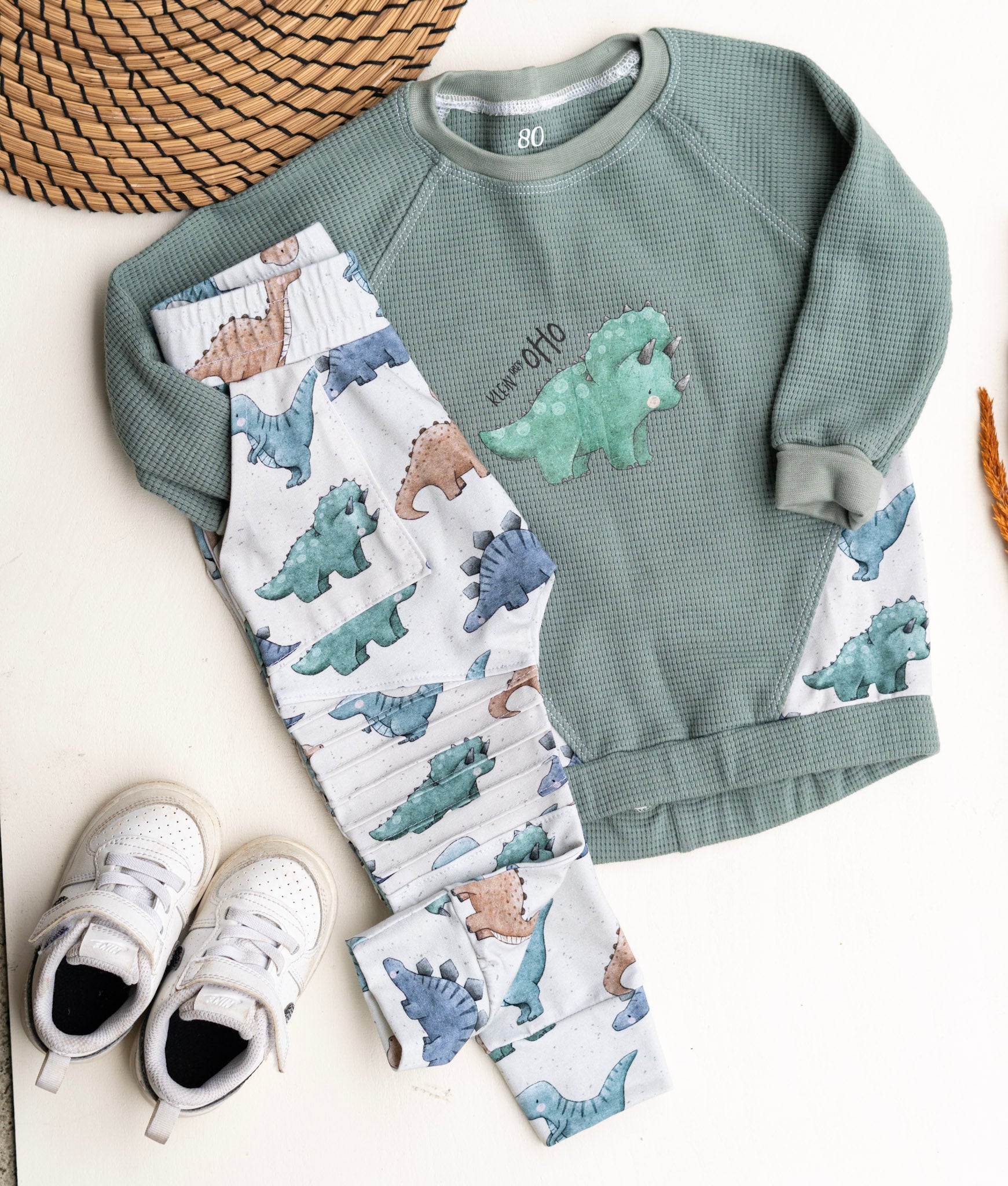 Sweater und Hose mit Biesen in Wunschgrösse und Farbe