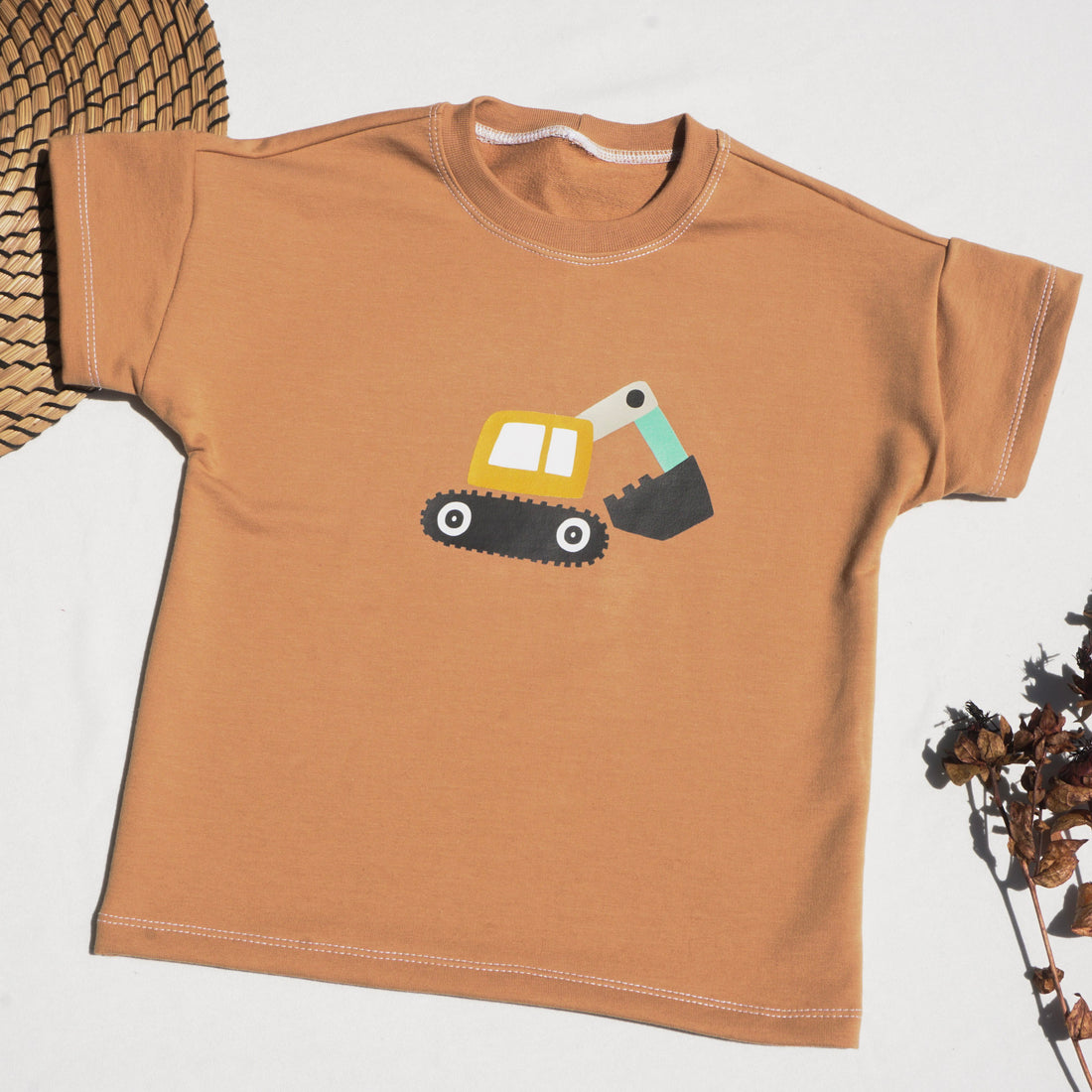 Kurzarmshirt mit Bagger in der Grösse 98