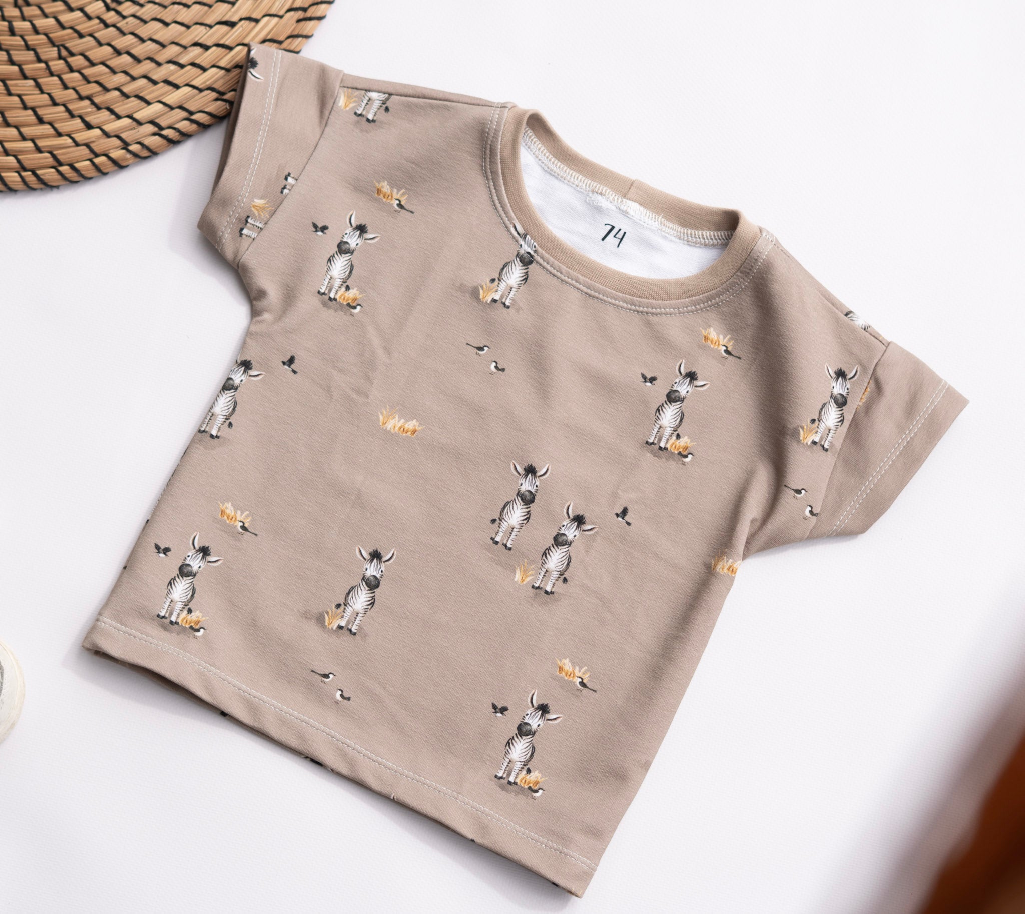 Kurzarmshirt mit süssen Zebras in der Grösse 74