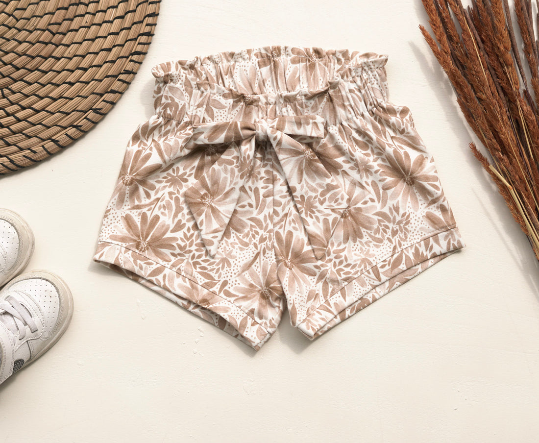 süsse Paperbagshorts mit Blumenmuster Grösse 80