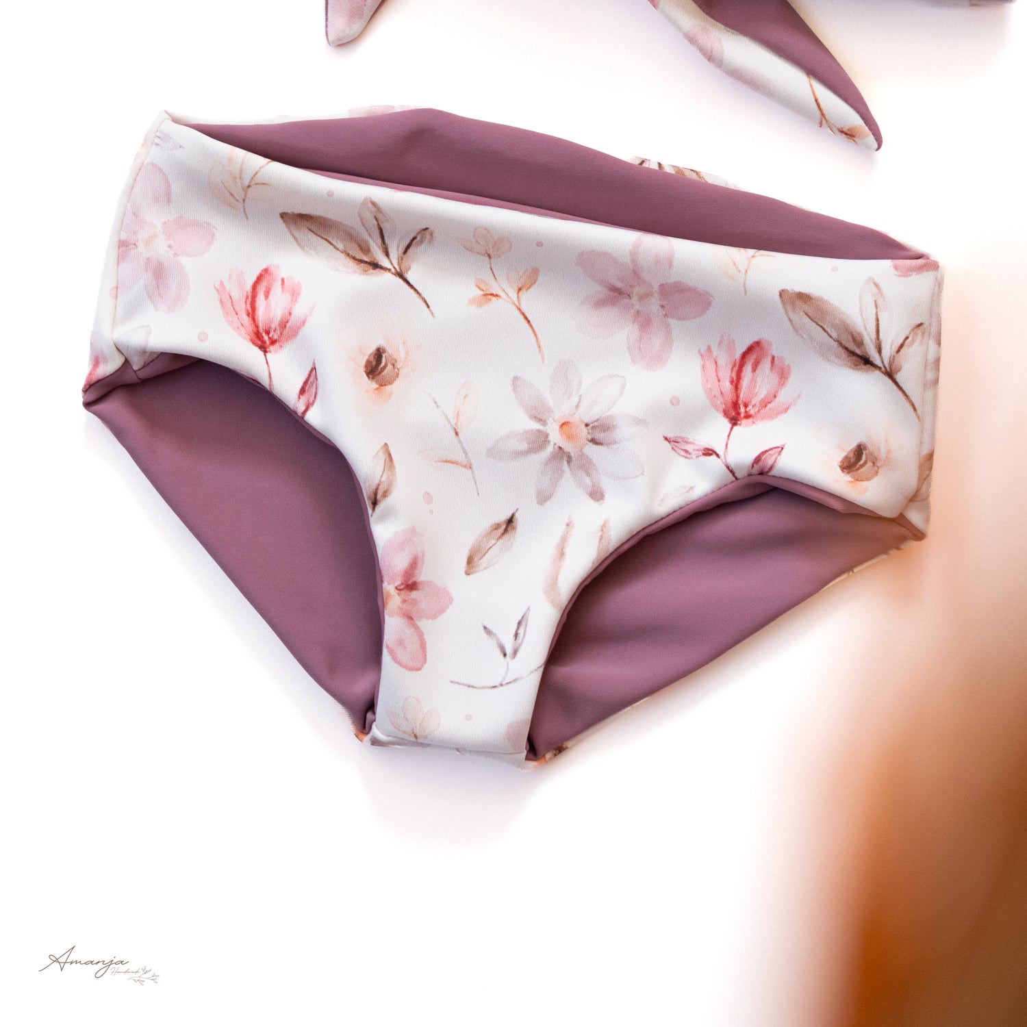 Bikini mit Blumenmotiv in der Grösse 122/128