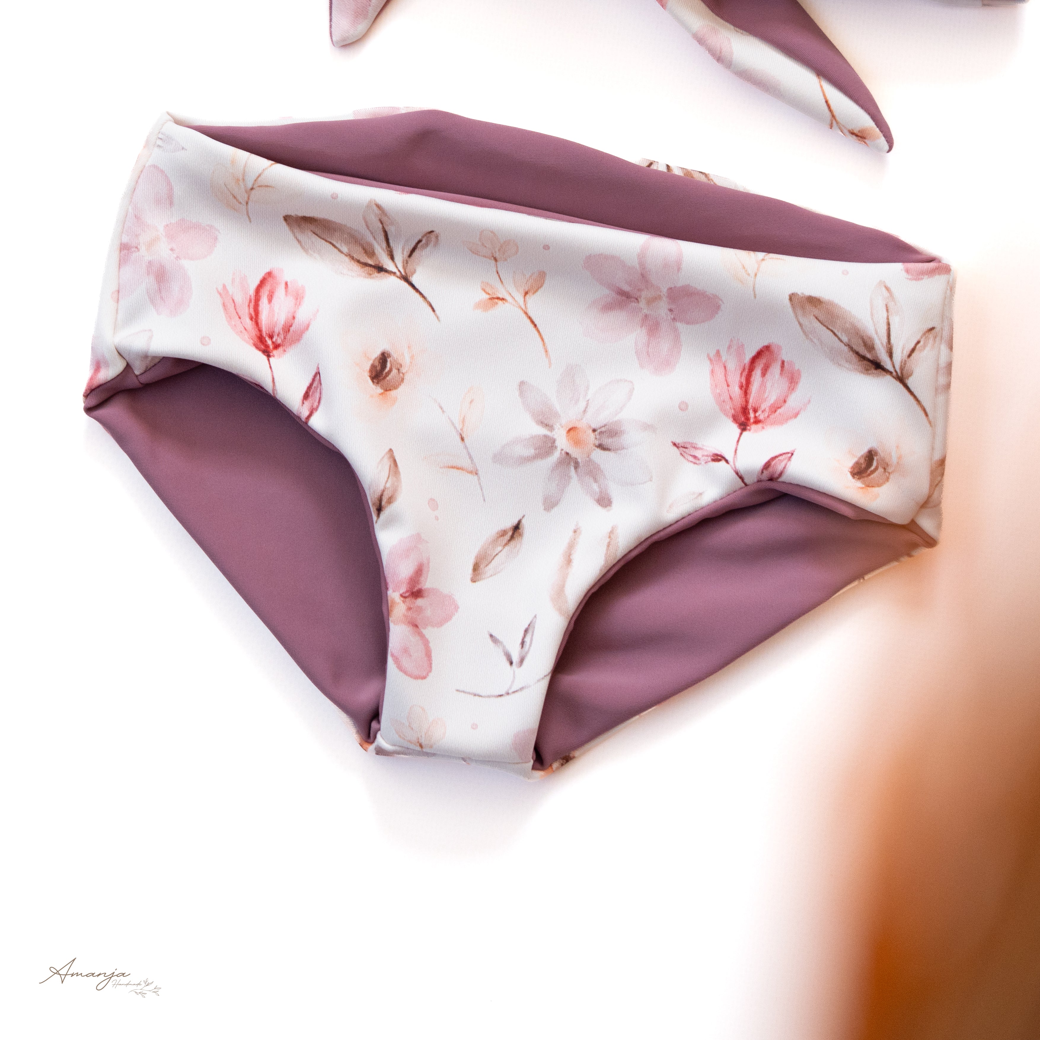 Bikini mit Blumenmotiv in der Grösse 122/128