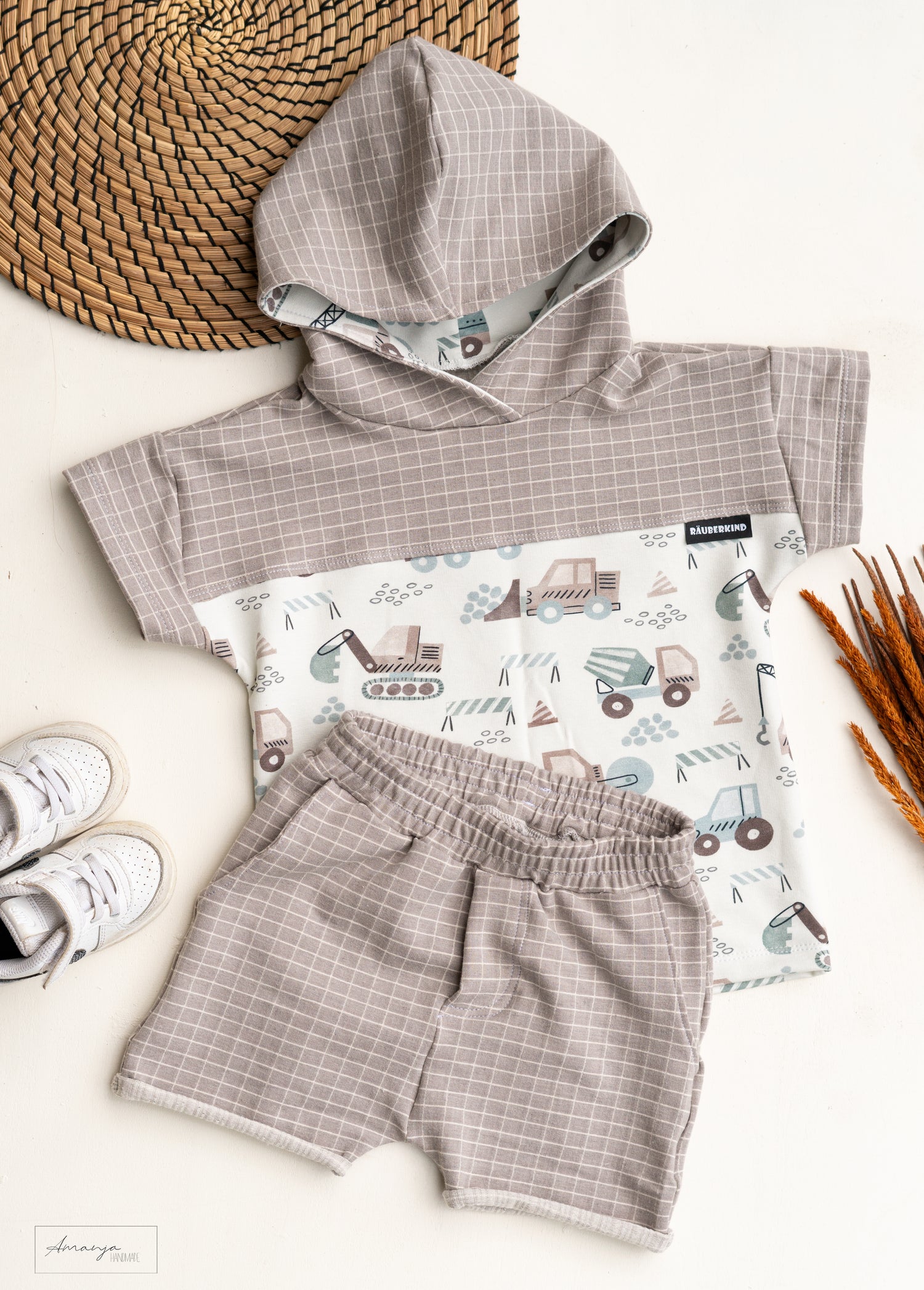 Sommershirt mit cooler Shorts in Wunschgrösse und Farbe